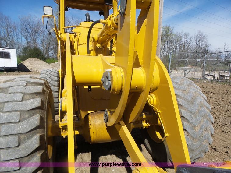 image for item L7209 1999 John Deere 624H wheel loader