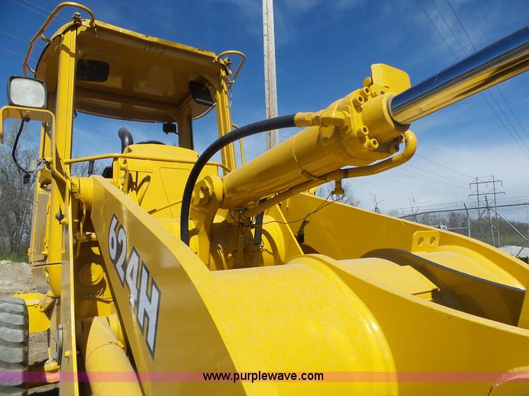 image for item L7209 1999 John Deere 624H wheel loader