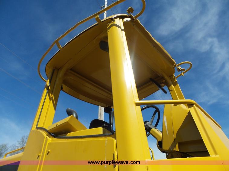 image for item L7209 1999 John Deere 624H wheel loader