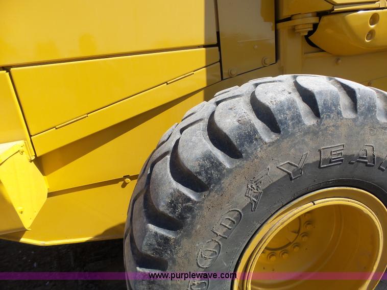 image for item L7209 1999 John Deere 624H wheel loader