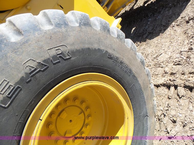 image for item L7209 1999 John Deere 624H wheel loader