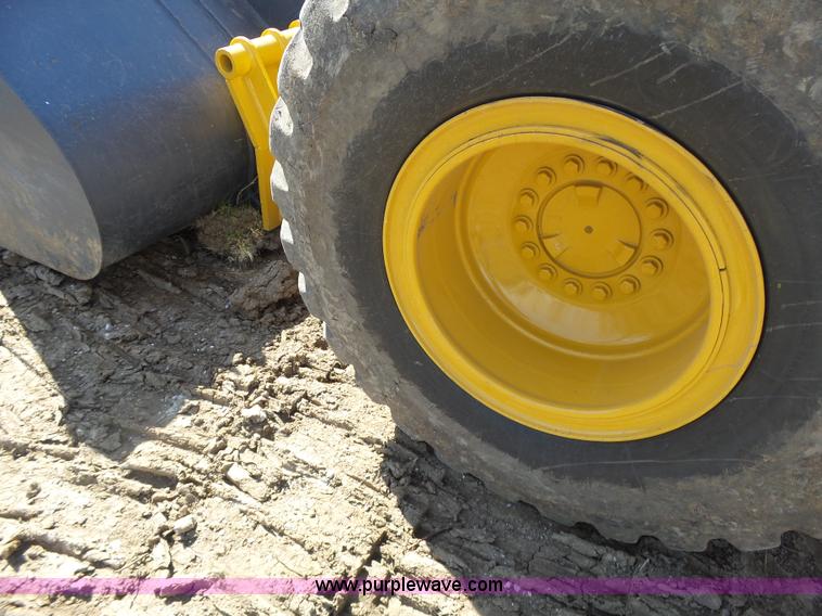 image for item L7209 1999 John Deere 624H wheel loader