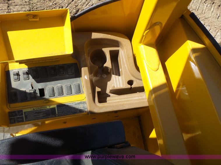 image for item L7209 1999 John Deere 624H wheel loader