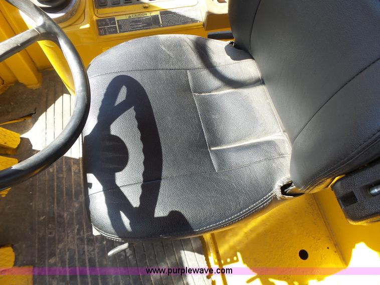 image for item L7209 1999 John Deere 624H wheel loader