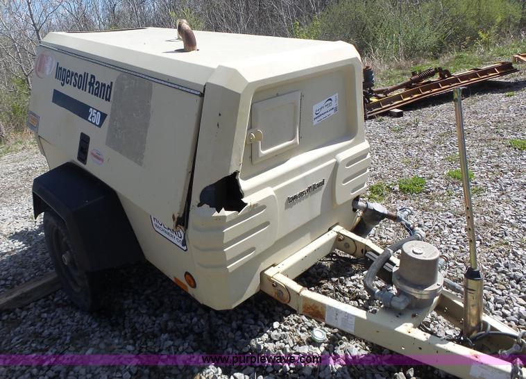 image for item L7217 2004 Ingersoll Rand 250 air compressor