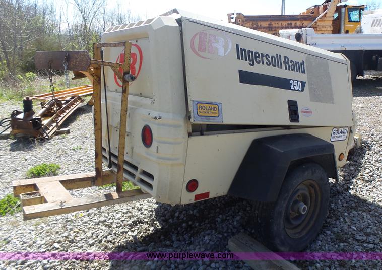 image for item L7217 2004 Ingersoll Rand 250 air compressor