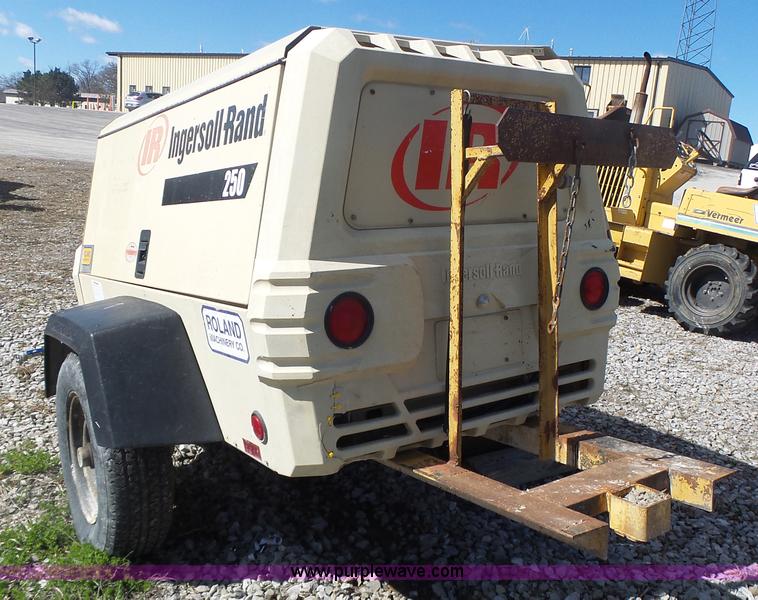 image for item L7217 2004 Ingersoll Rand 250 air compressor