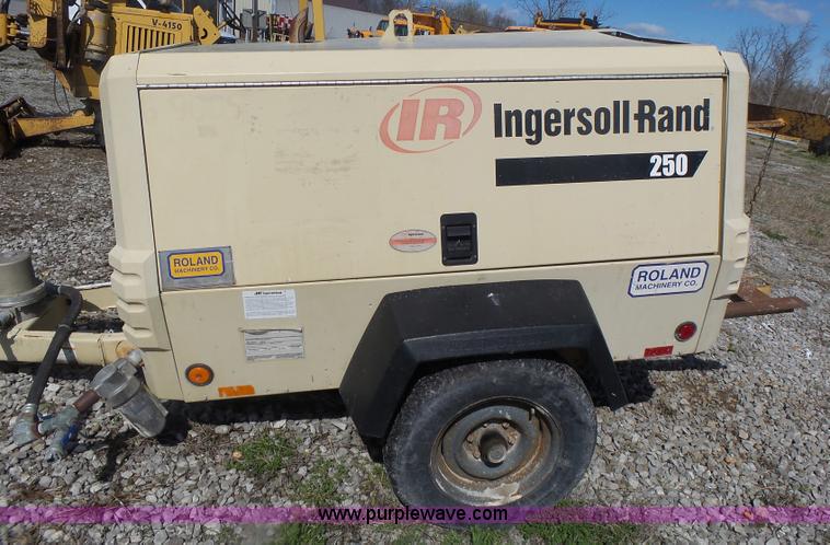 image for item L7217 2004 Ingersoll Rand 250 air compressor