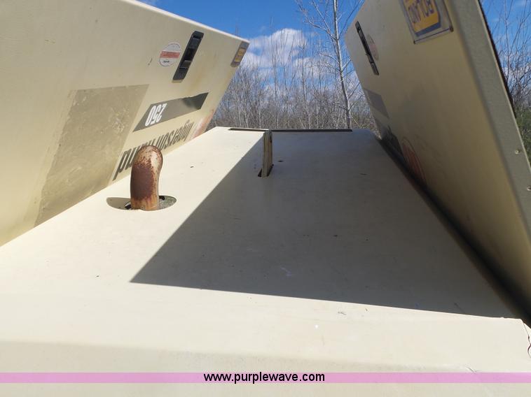 image for item L7217 2004 Ingersoll Rand 250 air compressor