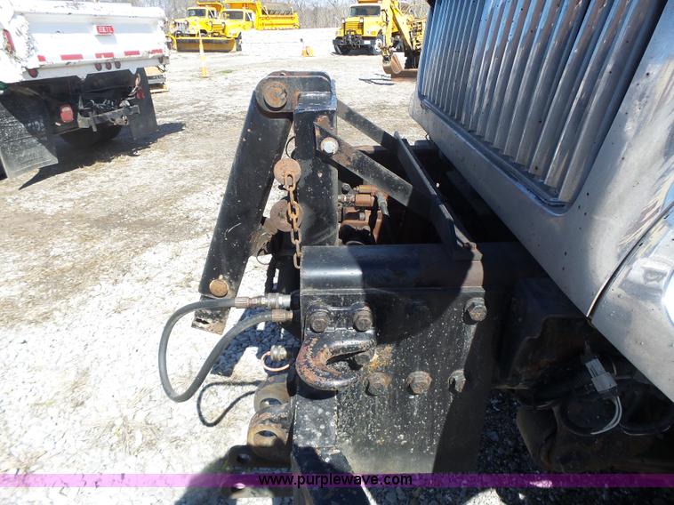 image for item L7219 2006 International 7400 dump truck