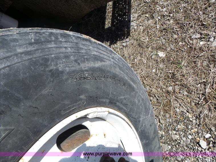 image for item L7219 2006 International 7400 dump truck