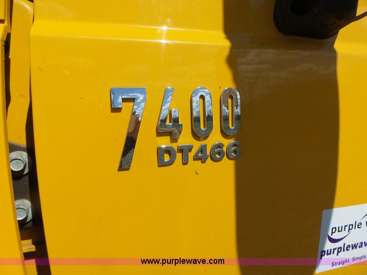 image for item L7219 2006 International 7400 dump truck