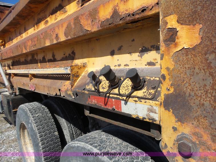 image for item L7219 2006 International 7400 dump truck