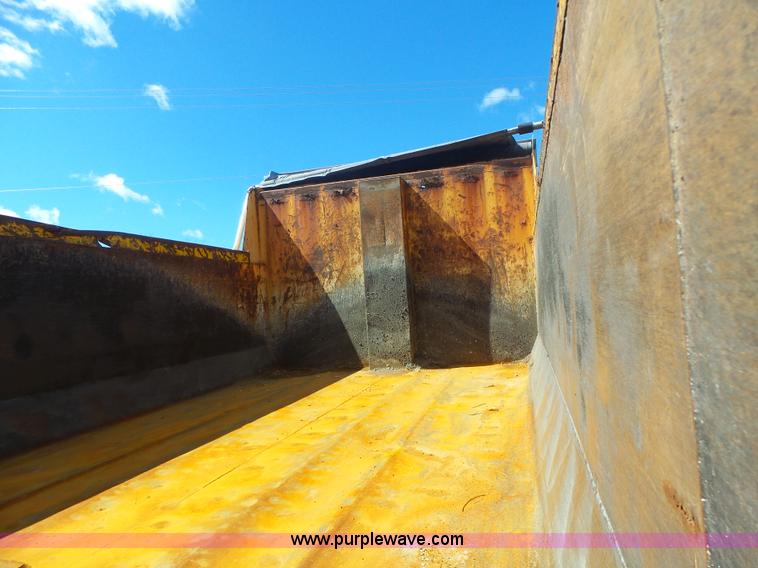 image for item L7219 2006 International 7400 dump truck