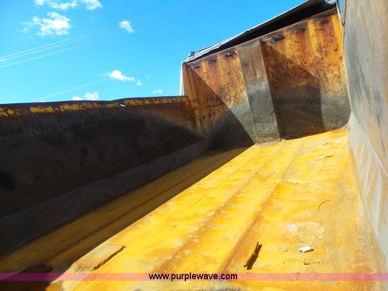 image for item L7219 2006 International 7400 dump truck