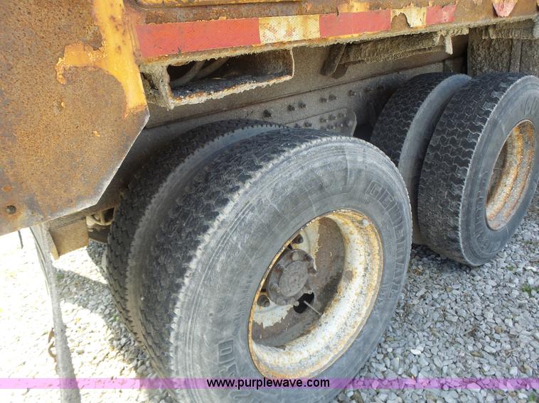 image for item L7219 2006 International 7400 dump truck