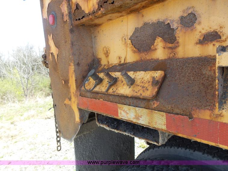 image for item L7219 2006 International 7400 dump truck