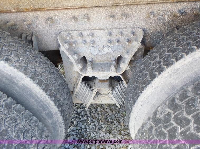 image for item L7219 2006 International 7400 dump truck