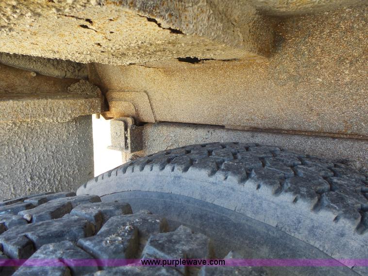 image for item L7219 2006 International 7400 dump truck