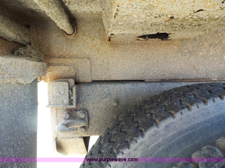 image for item L7219 2006 International 7400 dump truck