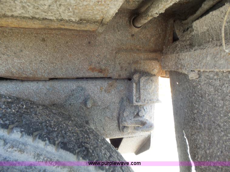 image for item L7219 2006 International 7400 dump truck