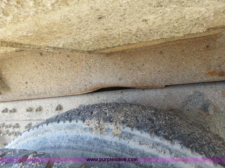 image for item L7219 2006 International 7400 dump truck