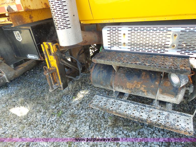 image for item L7219 2006 International 7400 dump truck