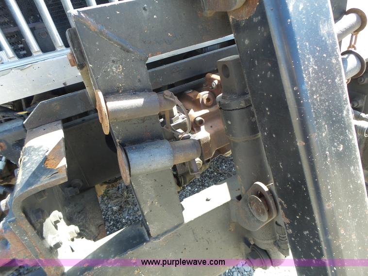 image for item L7219 2006 International 7400 dump truck