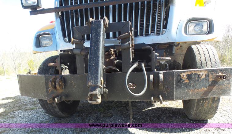 image for item L7219 2006 International 7400 dump truck