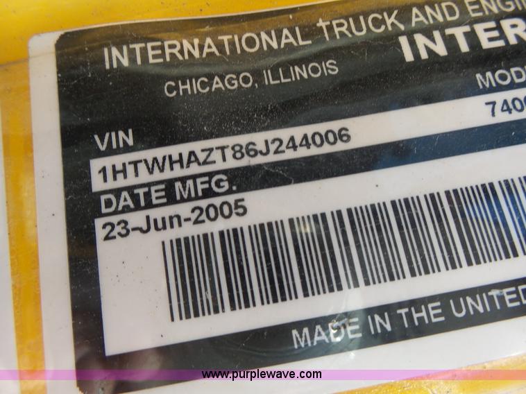 image for item L7219 2006 International 7400 dump truck
