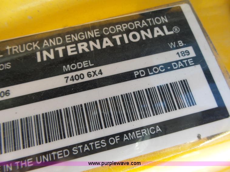 image for item L7219 2006 International 7400 dump truck