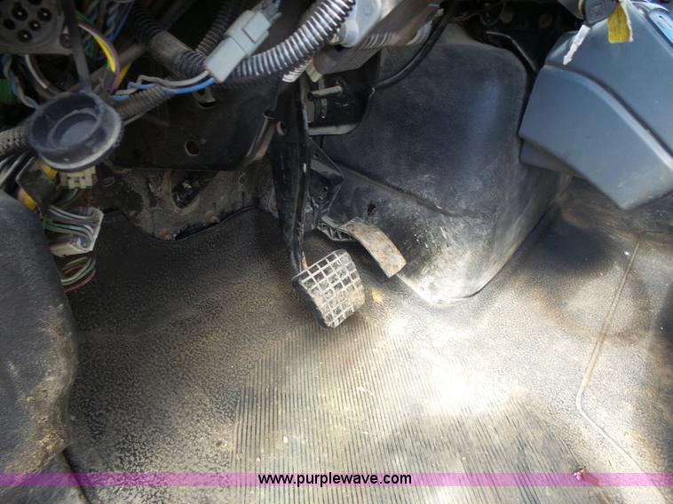 image for item L7219 2006 International 7400 dump truck