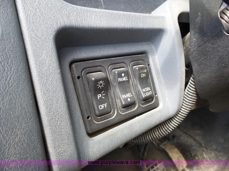 image for item L7219 2006 International 7400 dump truck