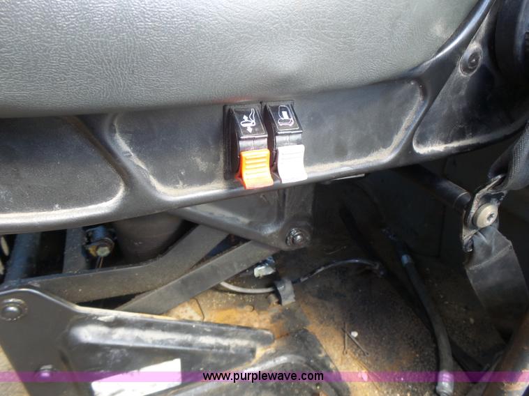 image for item L7219 2006 International 7400 dump truck