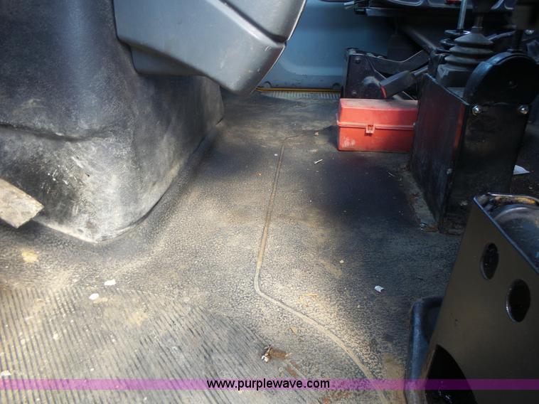 image for item L7219 2006 International 7400 dump truck