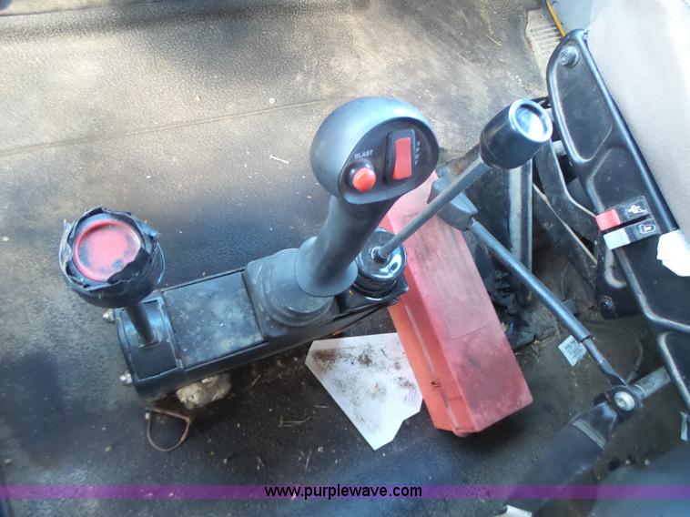 image for item L7219 2006 International 7400 dump truck