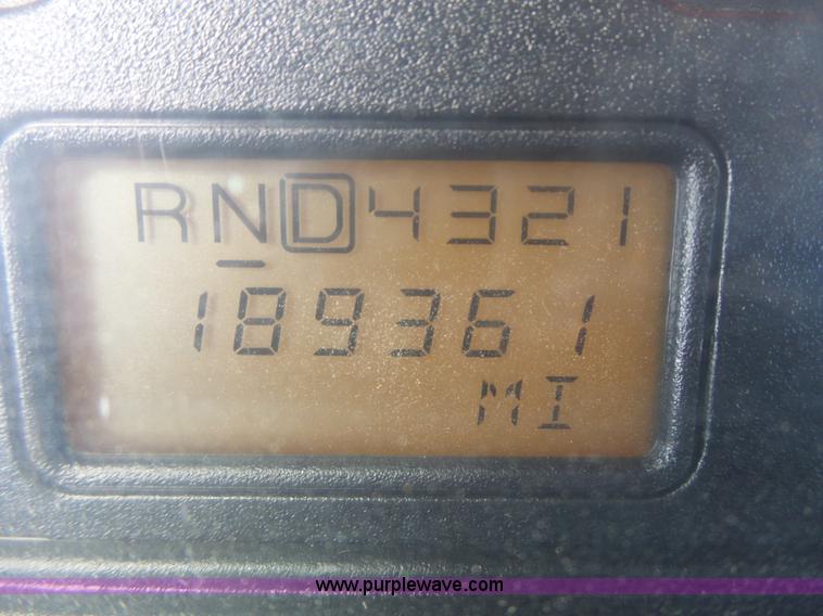 image for item L7219 2006 International 7400 dump truck