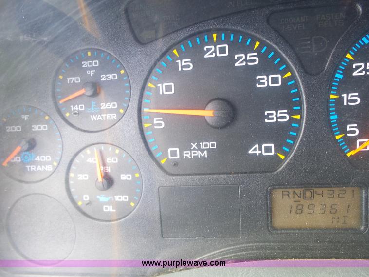 image for item L7219 2006 International 7400 dump truck