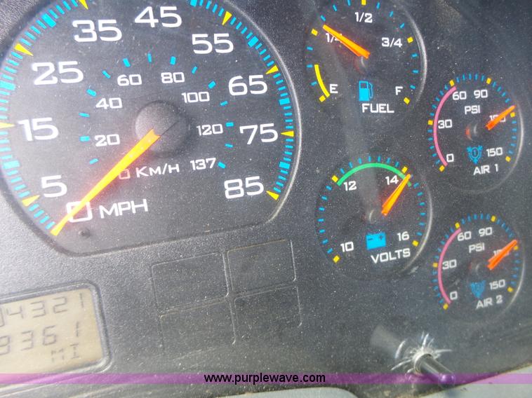 image for item L7219 2006 International 7400 dump truck