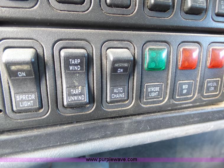 image for item L7219 2006 International 7400 dump truck