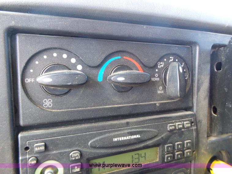 image for item L7219 2006 International 7400 dump truck