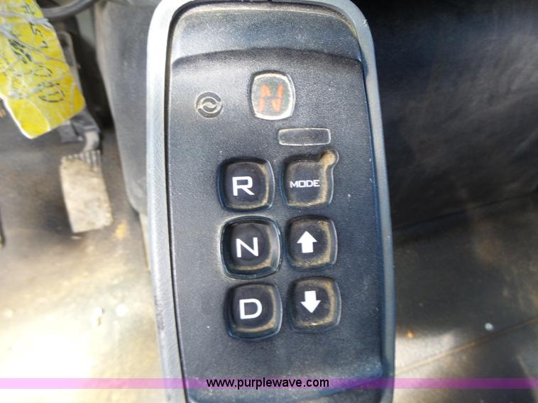 image for item L7219 2006 International 7400 dump truck