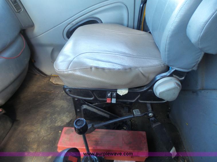 image for item L7219 2006 International 7400 dump truck