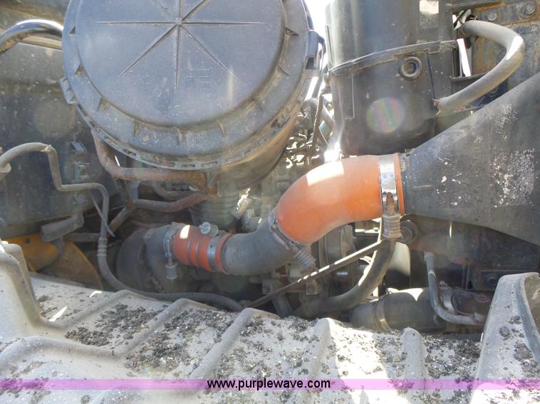 image for item L7219 2006 International 7400 dump truck