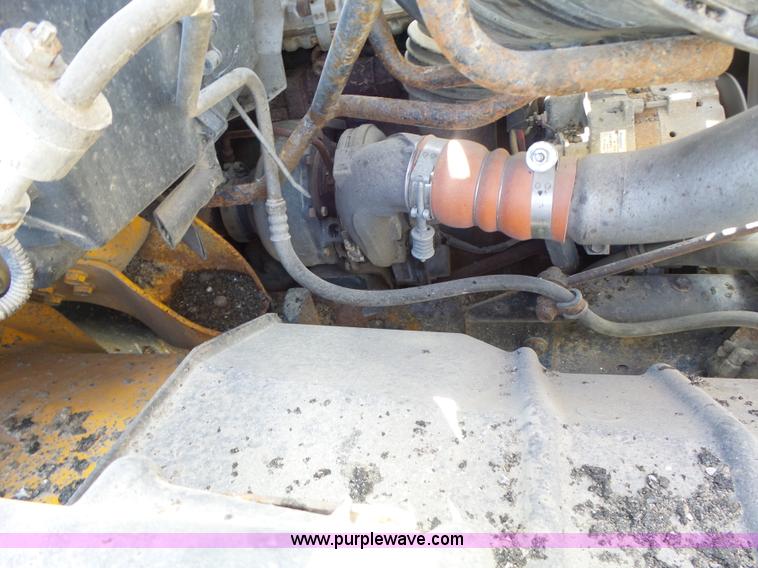 image for item L7219 2006 International 7400 dump truck