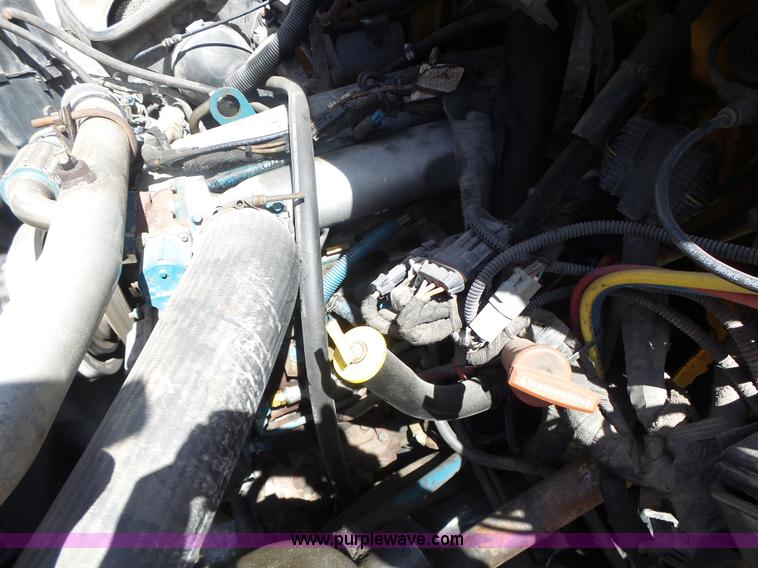 image for item L7219 2006 International 7400 dump truck