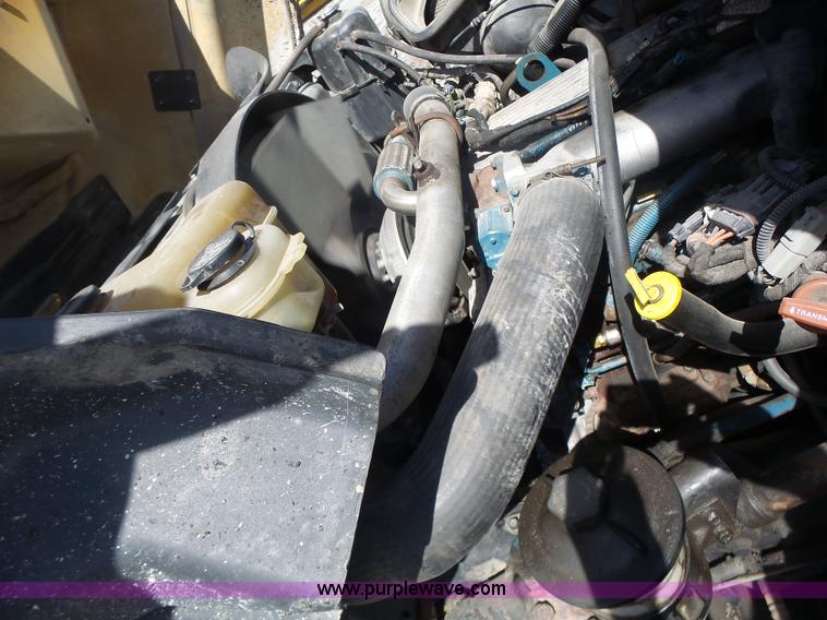 image for item L7219 2006 International 7400 dump truck