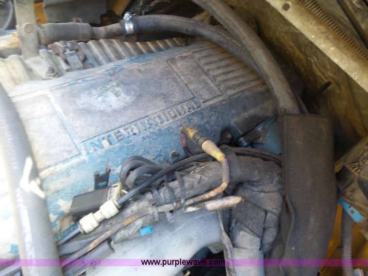 image for item L7219 2006 International 7400 dump truck