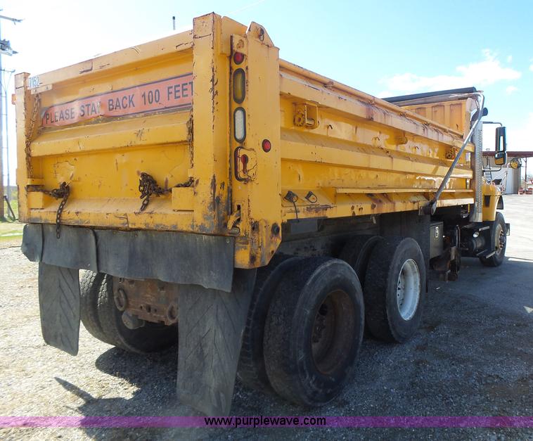 image for item L7220 2004 International 7400 dump truck