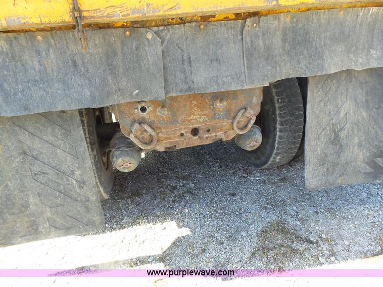 image for item L7220 2004 International 7400 dump truck